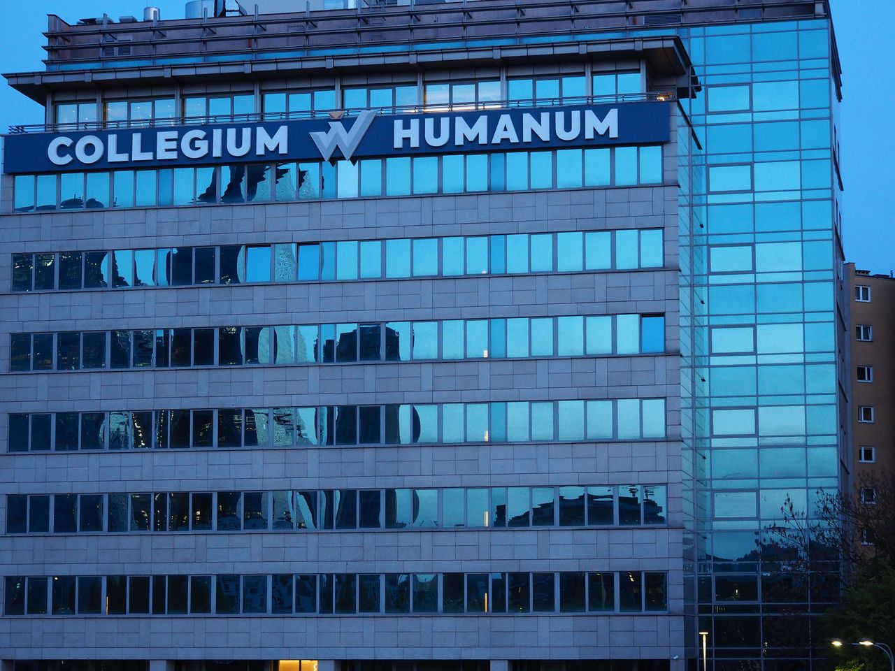 Zatrzymania ws. Collegium Humanum. Postawiono 15 zarzutów