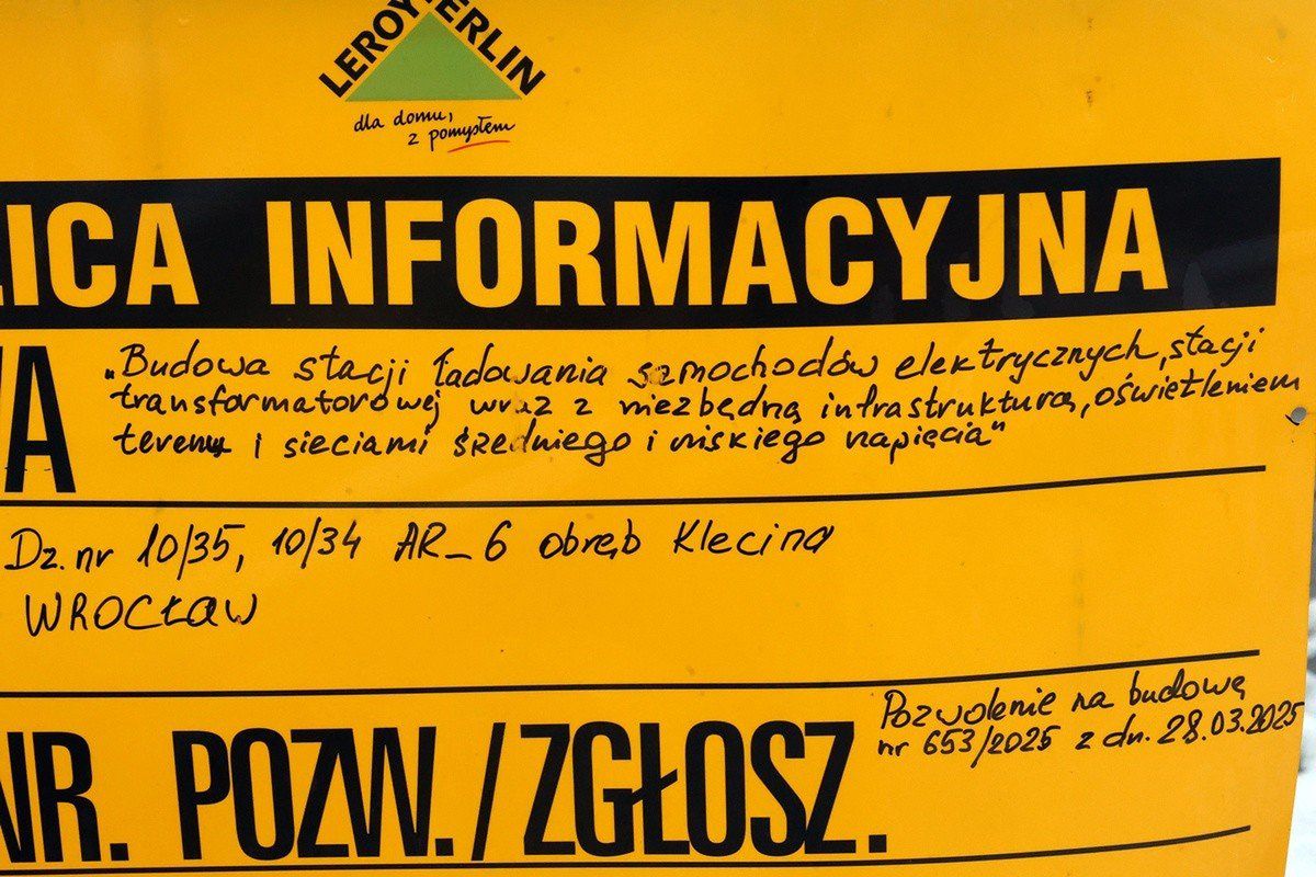 Legnica: Powstaje jedna z największych w Polsce stacji do szybkiego ładowania aut elektrycznych Tesla Supercharger. Będzie 12 stanowisk