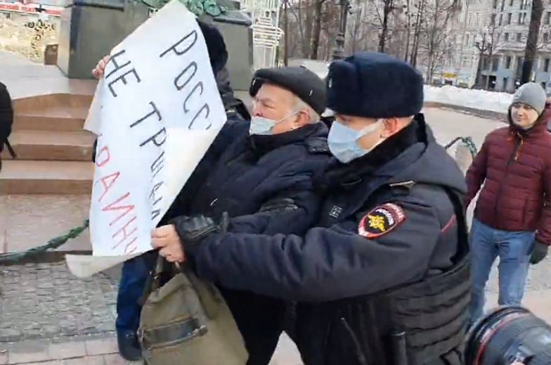 "Rosjo, nie dotykaj Ukrainy!". Sześć osób aresztowano w Moskwie
