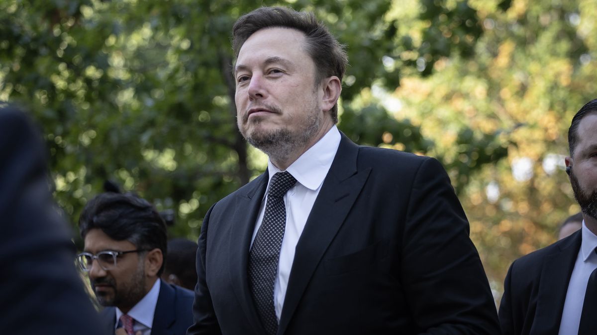 WASHINGTON - SEPTEMBER 13: Tesla CEO Elon Musk arrives outside the Russel Senate Office Building on Capitol Hill on Wednesday, September 13, 2023. Lawmakers are meeting with technology leaders in the artificial intelligence sector on Capitol Hill later in the day. (Photo by Tom Brenner for The Washington Post via Getty Images)