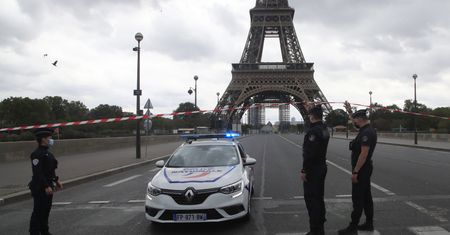 Francja. Wieża Eiffla ewakuowana