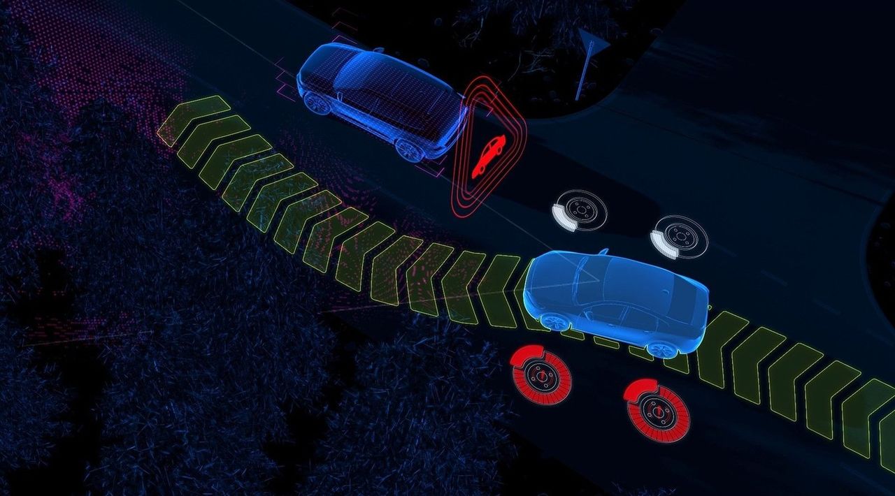 Pierwsze systemy, które będą standardem w pojazdach autonomicznych już są używane do eliminowania błędów kierowcy.