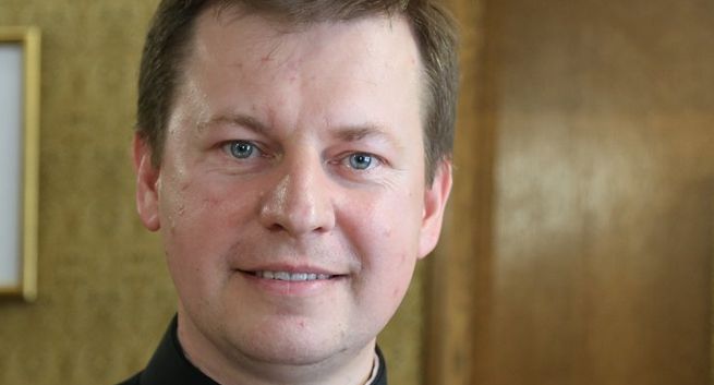 Z powodu koronawirusa wydłuża się kadencja ks. Pawła Rytel-Andrianika jako rzecznika Episkopatu Polski