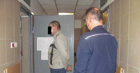 Mazowieckie. O krok od tragedii. 65-latek podpalił samochód, w którym spał jego znajomy