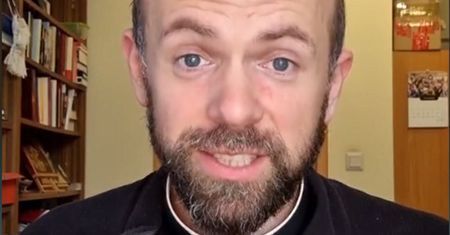 Czytanie Harry’ego Pottera jest grzechem? Ksiądz odpowiada