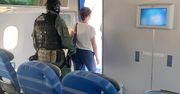 Musieli ją wyprowadzić z samolotu. Incydent na lotnisku w Warszawie