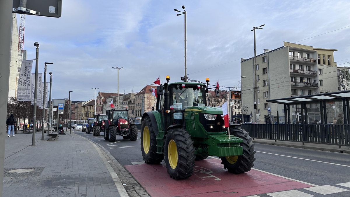 Ciągniki na ul. Kazimierza Wielkiego - w samym sercu Wrocławia