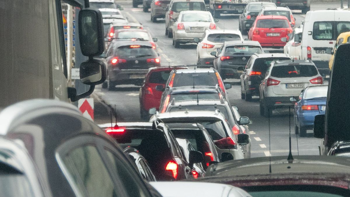 Średni wiek auta w Polsce to 13 lat