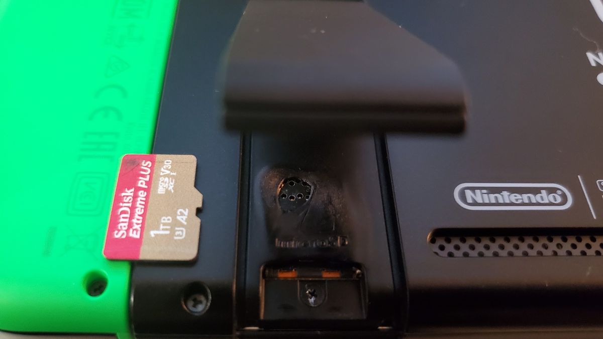 Widoczne uszkodzenie slotu / fot. reddit (Nate Bauernfeind)