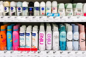 Gdzie wyrzucić pusty dezodorant? Wielu popełnia ten błąd