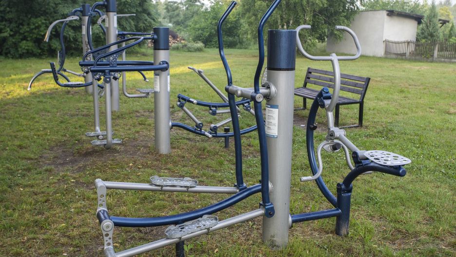 Niebezpieczne wahadło na siłowni plenerowej w Łodzi. Fot. Dawid Tatarkiewicz