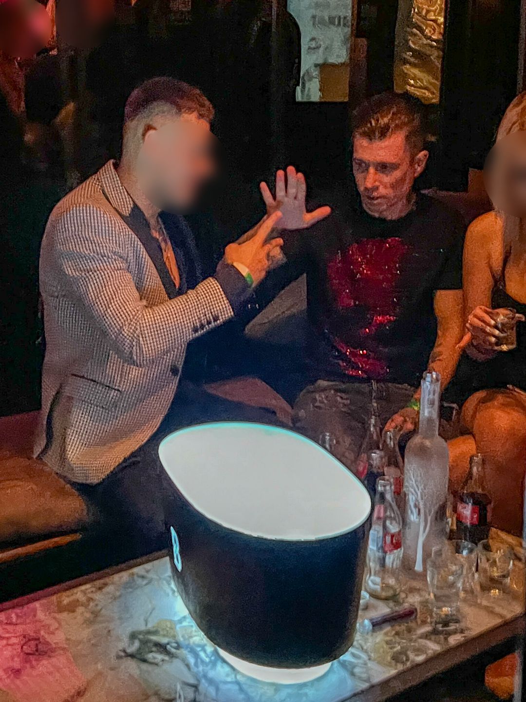 Jakub Kosecki imprezuje do rana