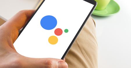 Wykorzystaj pełnię możliwości Asystenta Google. 5 trików, które musisz znać