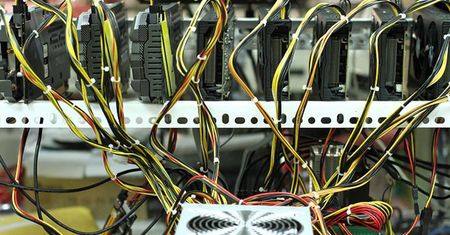 FSP przedstawia zasilacz do koparek kryptowalut - 2000W mocy i 16x PCIe
