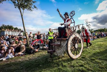 FETA 2025 w Gdańsku: Ogniste byki, kukurydza i magia ulicy. Festiwal, który zaczaruje Twoją rzeczywistość!