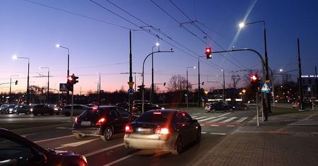 Lublin: Włączyli sygnalizację na jednym ze skrzyżowań. Wcześniej korków nie było, teraz trzeba stać