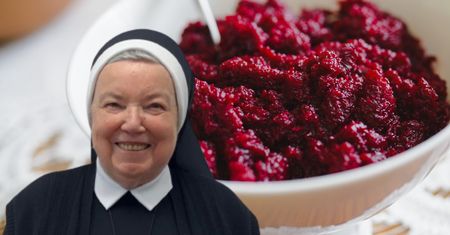 Siostra Anastazja łączy buraczki ze składnikiem, o którym mało kto by pomyślał. Są jeszcze zdrowsze