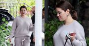 Naturalna Selena Gomez BEZ MAKIJAŻU i w dresie zmierza do kliniki urody (ZDJĘCIA)