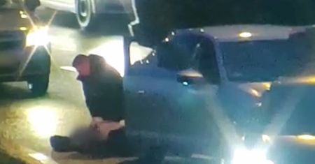 Kierowca w Olsztynie stracił przytomność. Na pomoc ruszył przejeżdżający policjant