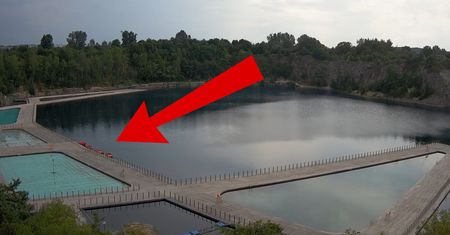 Ujęcie z pomostu na Zakrzówku. Gdzie się podziali turyści?