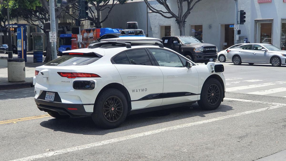 Autonomiczna taksówka Waymo