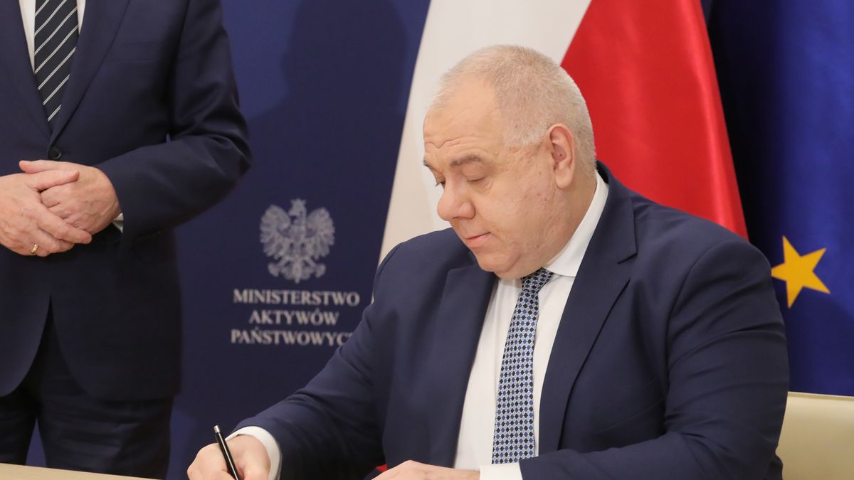 Jacek Sasin oraz Henryk Kowalczyk podpisali umowę o współpracy przy tworzeniu holdingu spożywczego