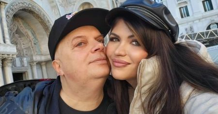 Długie nogi i kobiecie kształty. Żona Skiby zapozowała w mikro bikini na wakacjach