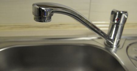 Piaseczno. Wpuściła do mieszkania "hydraulika i panią z administracji". Straciła oszczędności