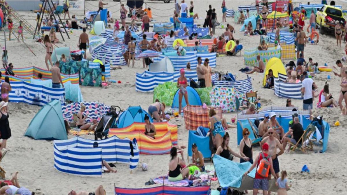 Parawany nad Morzem Bałtyckim.