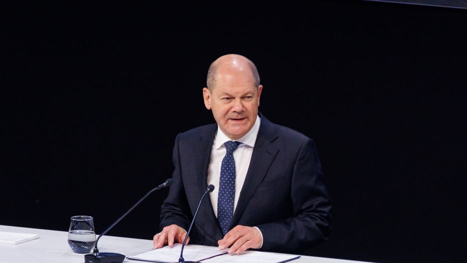 DUESSELDORF, GERMANY - DECEMBER 02: Olaf Scholz speaks during the annual German Sustainability Award (Deutscher Nachhaltigkeitspreis) at Maritim Hotel on December 02, 2022 in Duesseldorf, Germany. (Photo by Joshua Sammer/Getty Images)