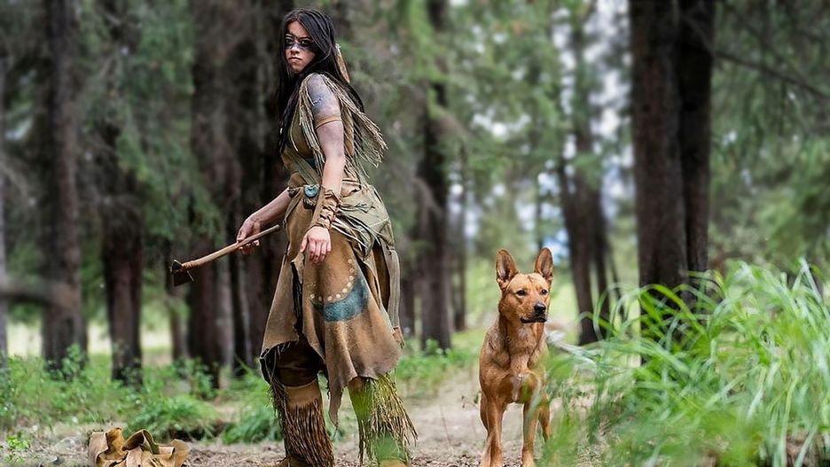 "Predator: Prey" - Amber Midthunder i Coco (Saria)