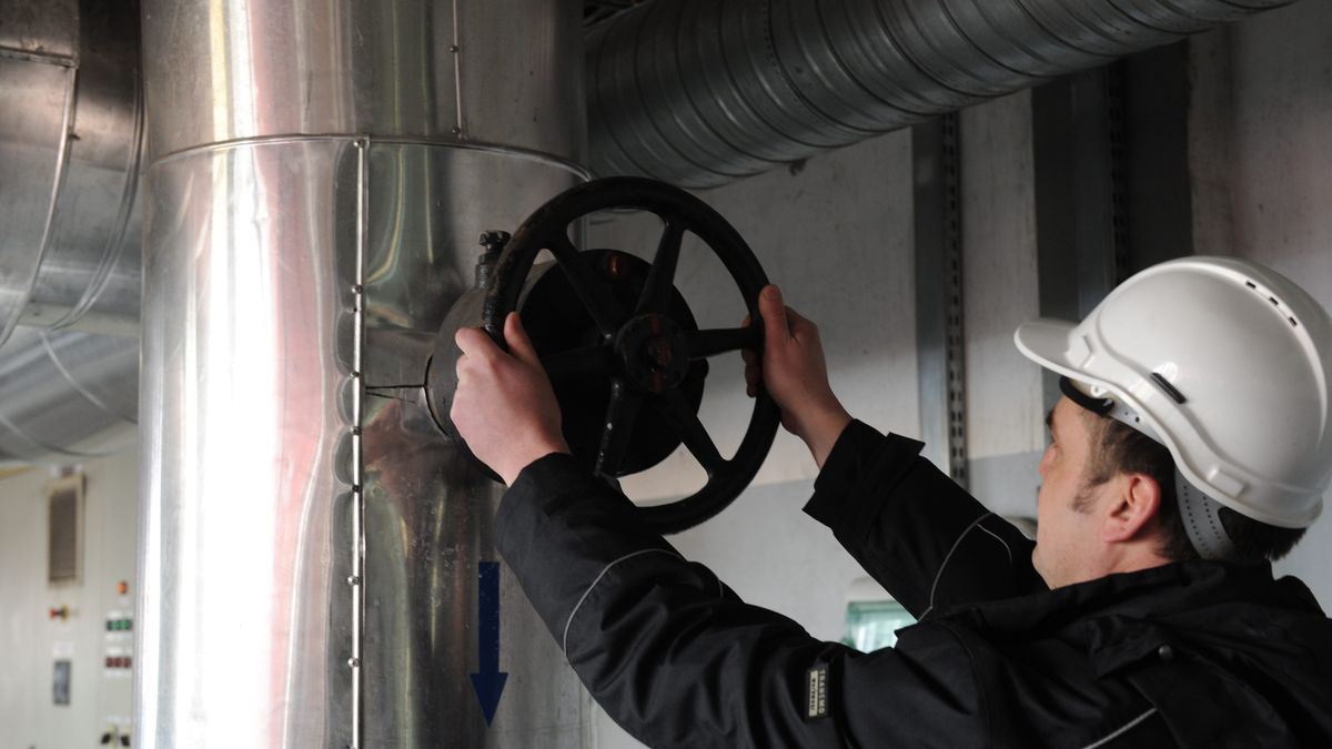 Ciep�ownia Rejonowa D�bska
Szczecin, 03.04.2013. Ciep�ownia Rejonowa D�bska nadal pracuje na pe�nych obrotach ze wzgl�du na przed�u�aj�c� si� zim� i minusowe temperatury, 3 bm. (mb/soa) PAP/Marcin Bielecki
Marcin Bielecki
ciep�o, ciep�ownia, ekologia, energia, ogrzewanie, w�giel, zima, pracownik, robotnik