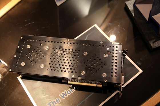 HIS Radeon HD 7970 X2 karta graficzna zdjęcie chłodzenie rewers backplate