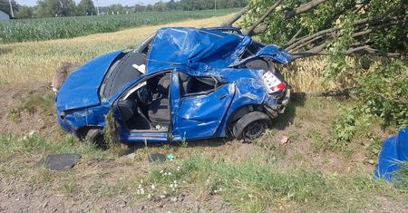 Tragiczny wypadek pod Płockiem. 35-latek zakleszczony w aucie
