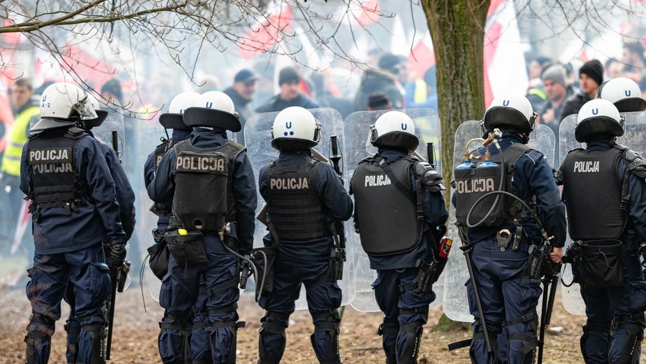 Tysiące wakatów w policji. "Za PiS-u ludzie wstydzili się tam pracować"