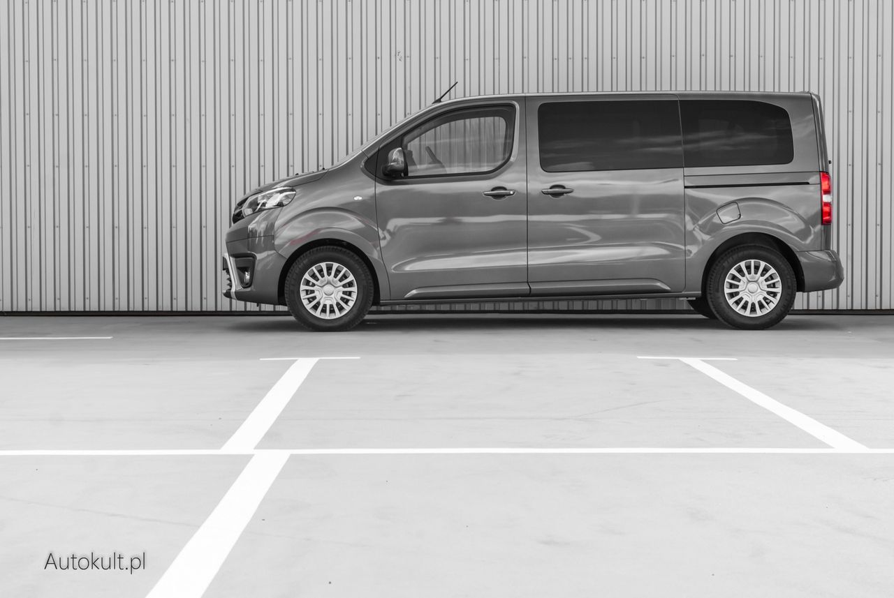 Toyota Proace Verso Family 1,6 D-4D (2016) - zdjęcia, wnętrze, bagażnik