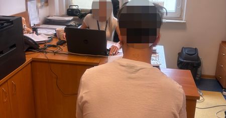 "Zamówili jedzenie  i zaatakowali dostawcę. Dwóch 18-latków z zarzutami rozboju".