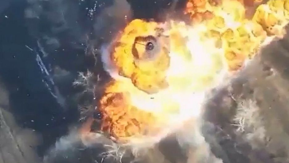 Ukraina - archVIDEO AVAILABLE: CONTACT INFO@COVERMG.COM  This drone footage, released on social media by the General Staff of the Armed Forces of Ukraine, claims to show the destruction of a Russian tank by the Ukrainian Army. They did not stipulate the attack's location.  Where: Ukraine When: 24 Mar 2022 Credit: General Staff of the Armed Forces of Ukraine/Cover Images  **EDITORIAL USE ONLY. MATERIALS ONLY TO BE USED IN CONJUNCTION WITH EDITORIAL STORY. THE USE OF THESE MATERIALS FOR ADVERTISING, MARKETING OR ANY OTHER COMMERCIAL PURPOSE IS STRICTLY PROHIBITED. MATERIAL COPYRIGHT REMAINS WITH STATED SUPPLIER.**
