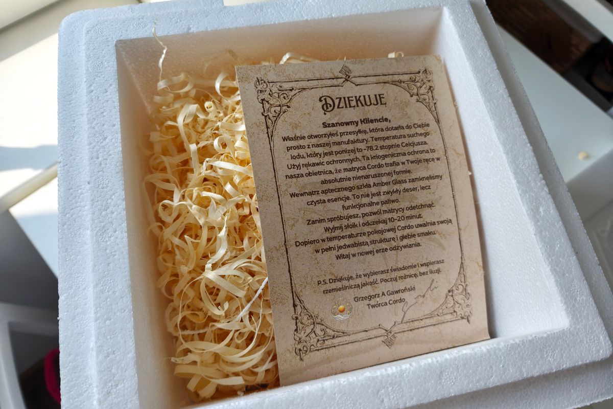 Lody dostarczane są w styropianowym boksie