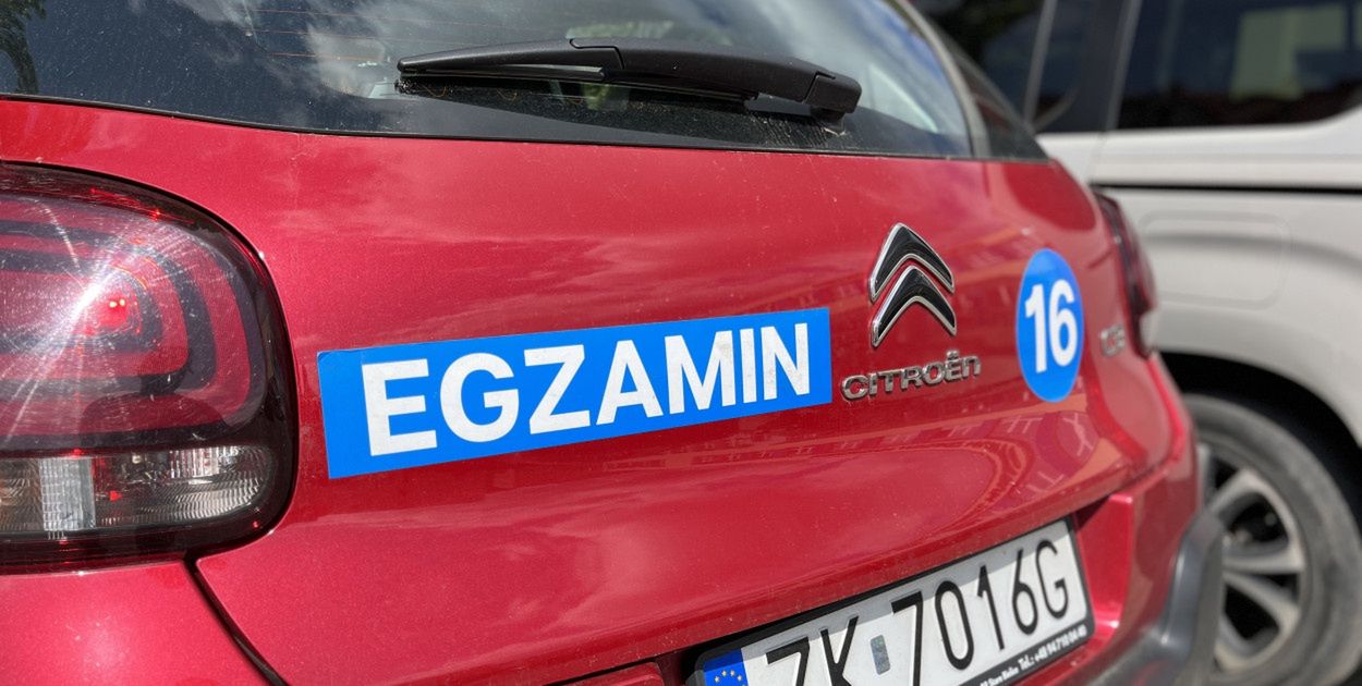 17-latek za kierownicą? Polacy kręcą nosem na młodych kierowców