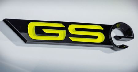 Opel uruchamia dział GSe - połączy elektromobilność i emocje