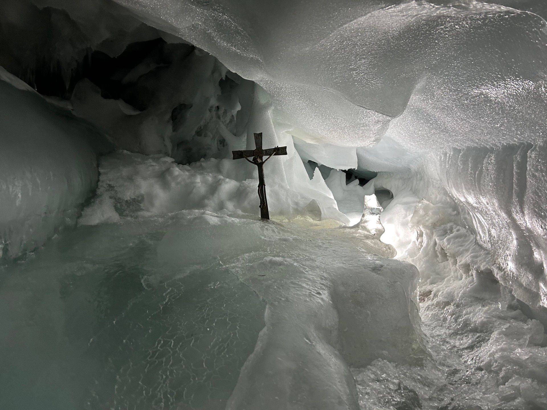 Naturalny Pałac Lodowy w Hintertux