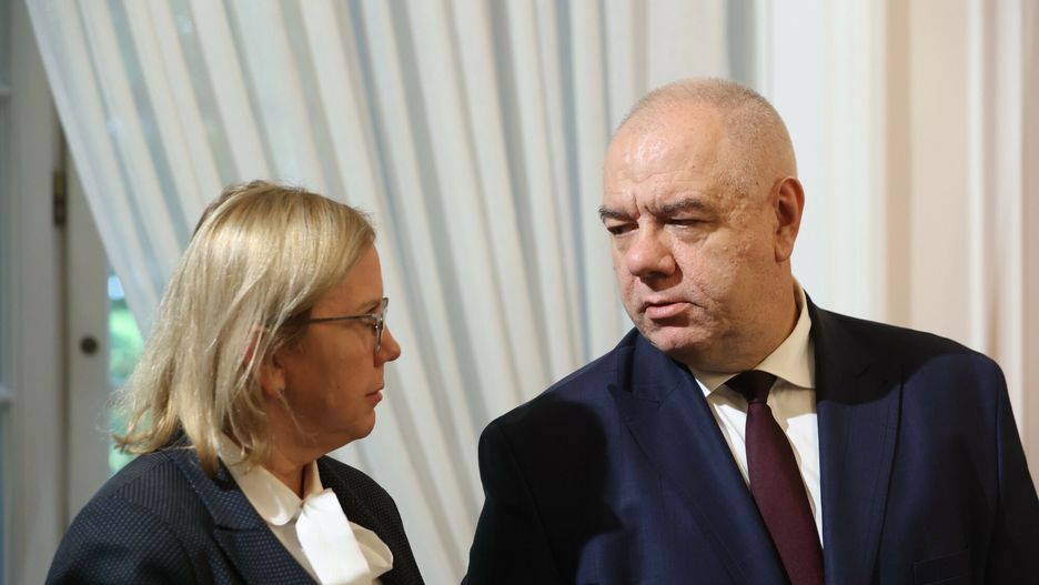 Order Or?a Bia?ego dla Antoniego Macierewicza
23.09.2022 Warszawa, Belweder Prezydent Rzeczypospolitej Polskiej Andrzej Duda wreczyl  najwyzsze odznaczenia panstwowe Orderow Orla Bialego, zasluzonym dla Rzeczypospolitej., fot. Tomasz Jastrzebowski/REPORTER
n/z: Anna Moskwa, Jacek Sasin
Tomasz Jastrzebowski/REPORTER