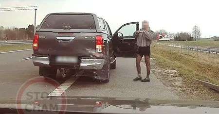 Wyhamował go na S7. Wulgarne gesty pasażerki. To policjantka