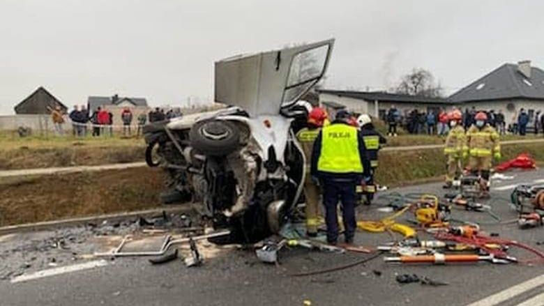 Mazowieckie. Wypadek busa pasażerskiego i busa Poczty Polskiej. Zginęły na miejscu dwie osoby