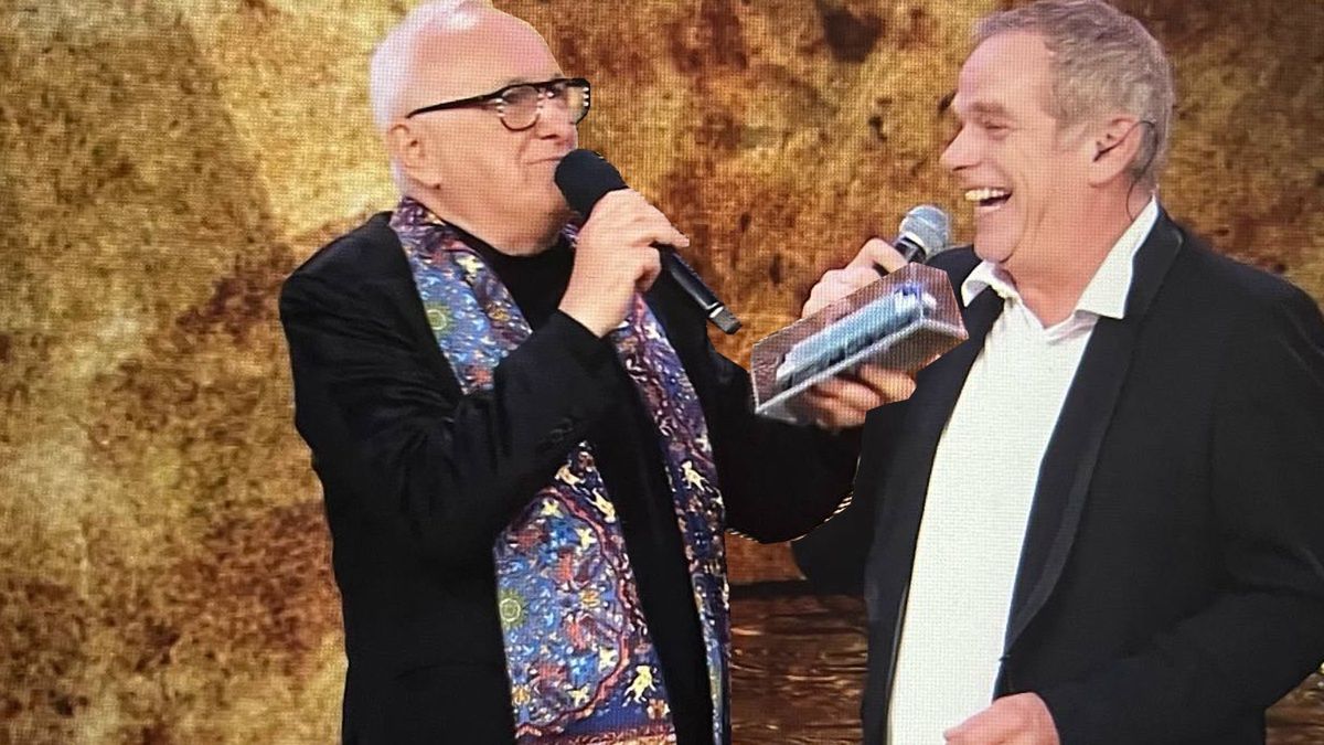 Jacek Cygan wręczył Garou nietypowy prezent. Wspomniał ich "wspólnie spędzoną noc"
