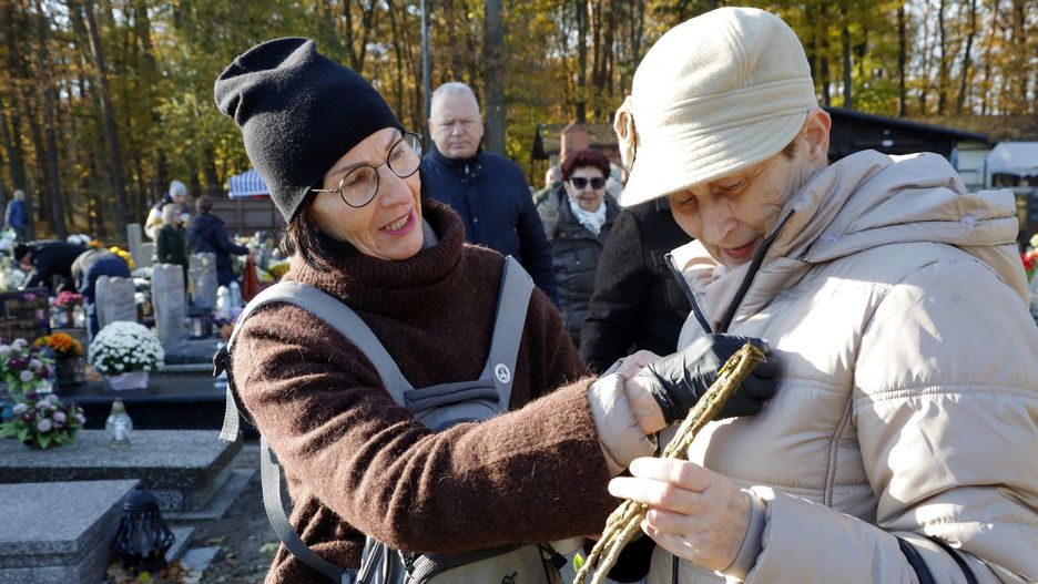 Wolontariusze od rana kwestują na rzecz odnowy historycznych nagrobków w Grudziądzu