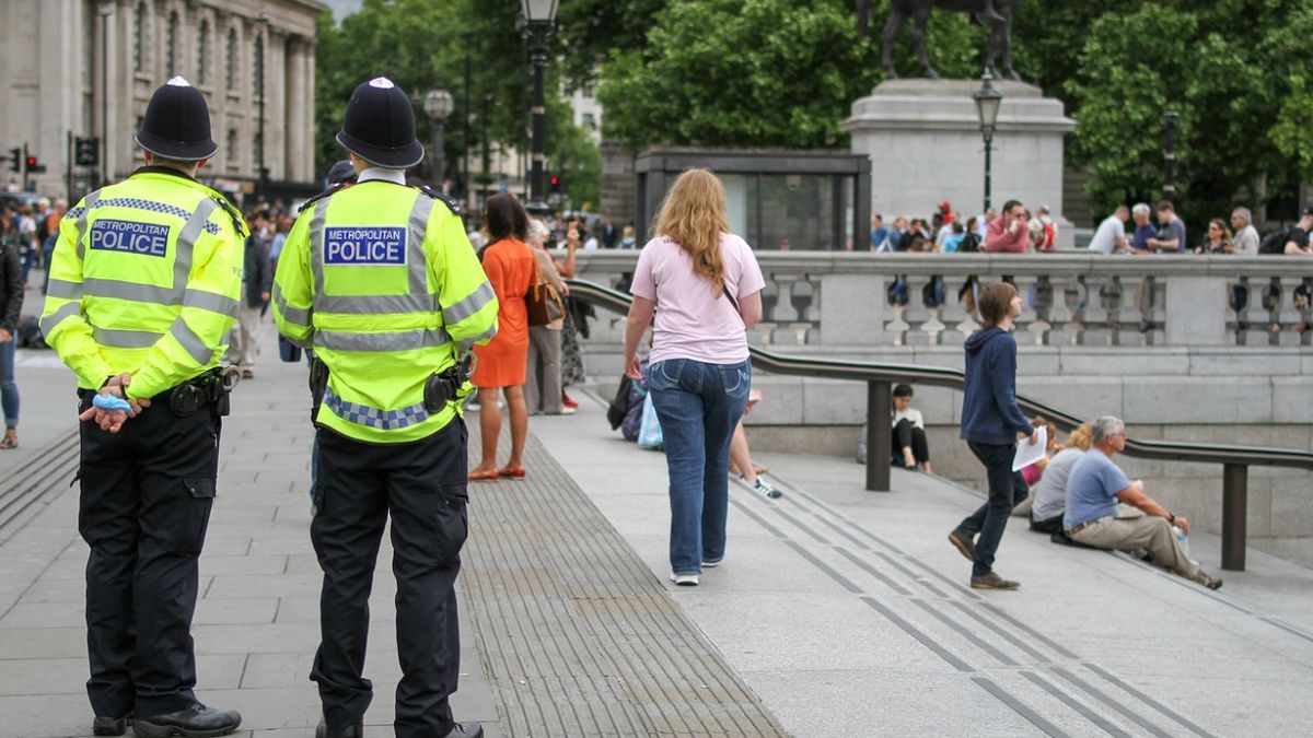 Policjant oskarżony o podglądanie kobiet