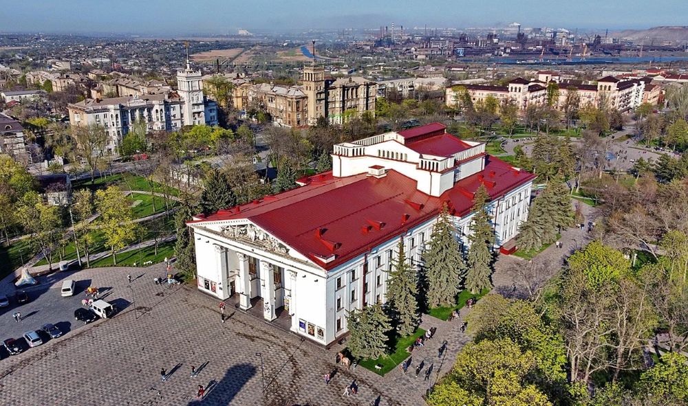 Teatr Dramatyczny w Mariupolu przed zbombardowaniem przez Rosjan