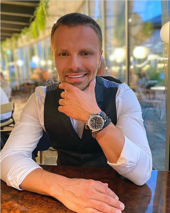 Marcin Hakiel pozuje z ukochaną. Pochwalił się romantycznymi ujęciami